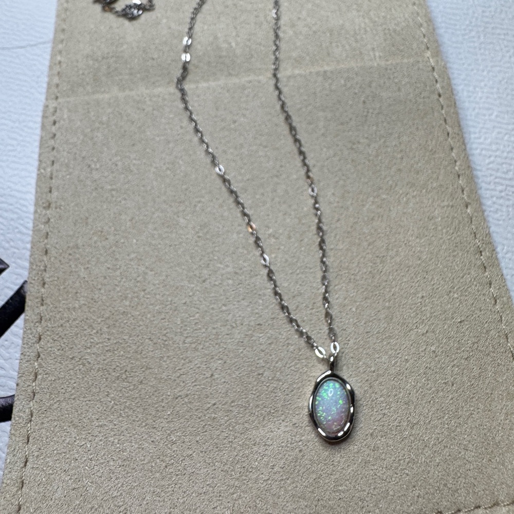 925 Elegant Silver Opal Pendant Necklace